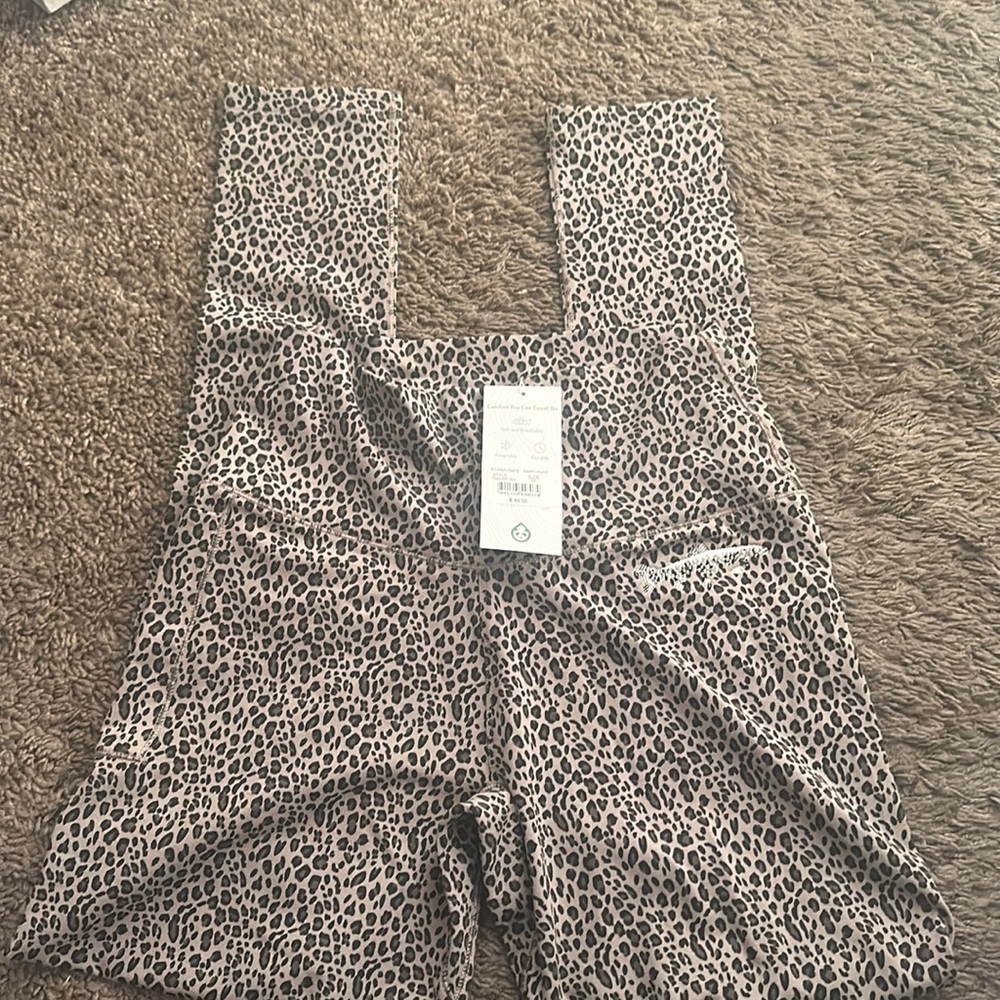 NWT Tasc Allways legging desert leopard size medium